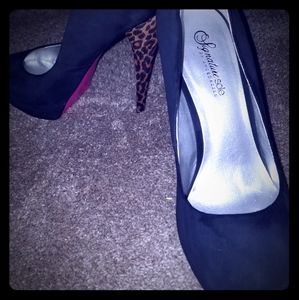 Signature Sole-black heels with cheetah print heel